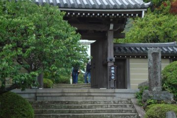 Entrance to Jomyoji Temple