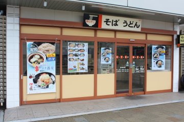 <p>A small and friendly restaurant, ideal for grabbing something before or after your train journey</p>