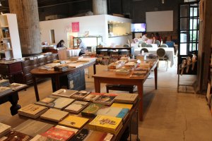 The book shop and the caf&eacute; of the Bankart NY are good places to take a break