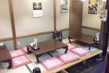 <p>Zona de tatamis en donde se puede disfrutar de la comida al estilo Japon&eacute;s</p>