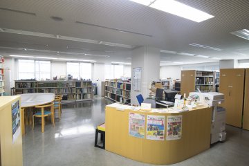<p>Upstairs on the 2nd floor, there is a library collection of literature on the history and culture of Sagamihara.</p>