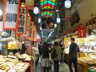 ตลาดนิชิกิ (Nishiki) เป็นตลาดเก่าแก่สุดฮิตของเมืองเกียวโต
