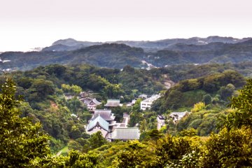 <p>Nearing the end! Looking down on Kamakura`s famous Kencho-ji Temple</p>