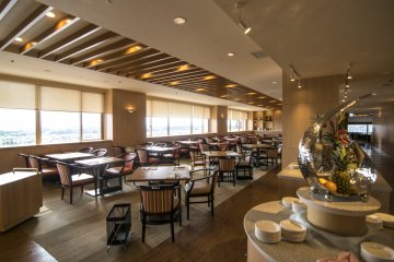 <p>Enjoy magnificent views of Hamamatsu city as you consume your meal.</p>