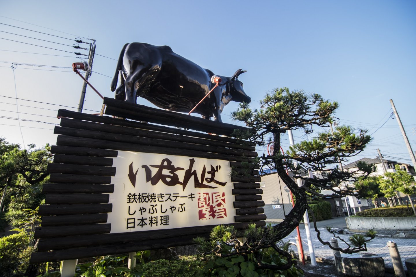 The statue of the cow atop Inanba's signboard. They really are serious about their beef.