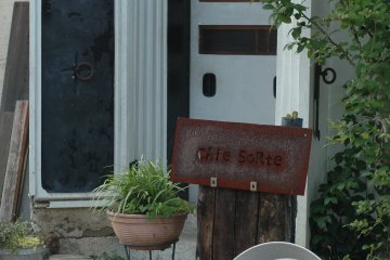 <p>The entrance to Cafe Sorte.</p>