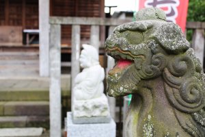 One of the many animal statues at the shrine