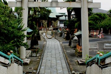 <p>The front gate of the shrine; you must cross a pedestrian bridge to get here</p>