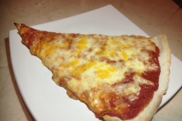 <p>Standard, can&#39;t-go-wrong slice of cheese</p>
