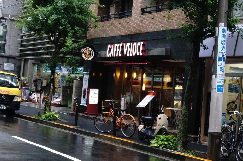 Salah satu gerai Cafe Veloce yang berada di Hanzomon, 2 station dari Shibuya,