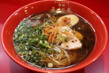 <p>Another shot of the ebi-soba</p>