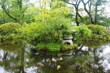 <p>The pond by the Fujisan Hongu Sengen Taisha Shrine</p>