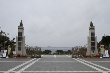 <p>The entrance of the Okinawa Ocean Expo Park.&nbsp;</p>
