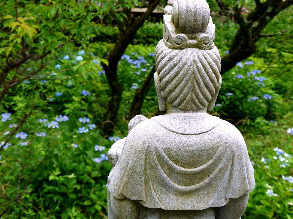 Kanon statue viewed from behind