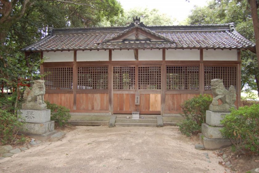 Main Hall of Shiratori Shrine