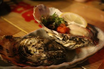 <p>Raw oyster prepared and ready to eat</p>