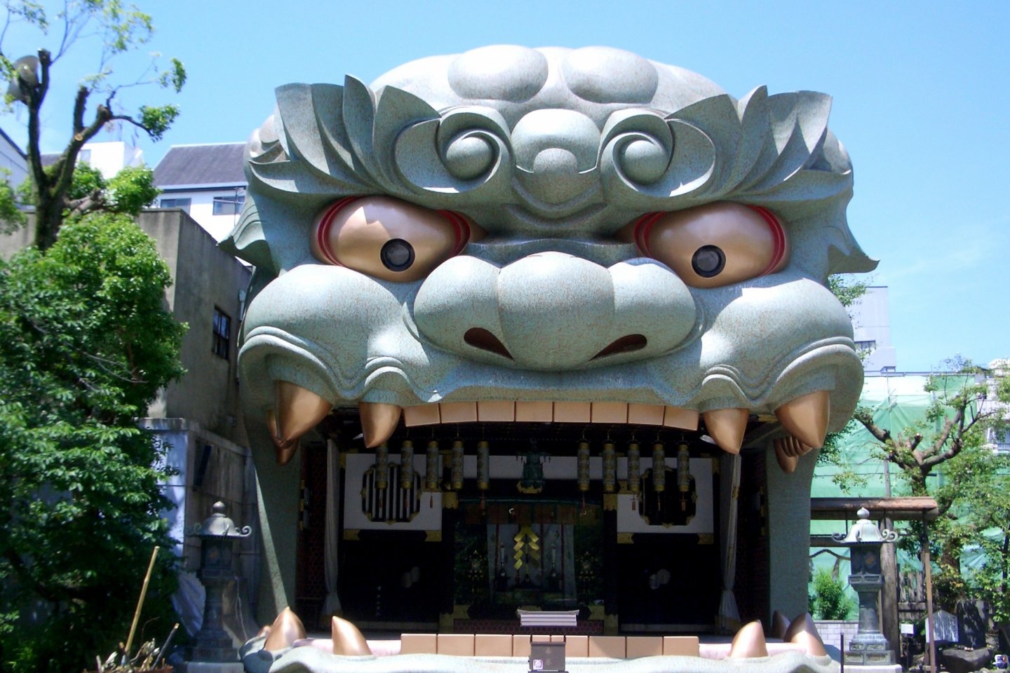 With a giant lion, this must be one of the coolest and funkiest shrines in all of Japan, if not, at least one of the top 10 shrines to visit.