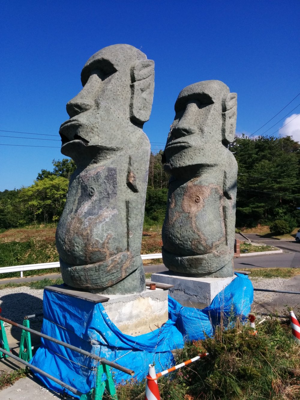 Here's Why Everyone Is Using The Stone Man (Moai) Emoji in 2023  Easter  island statues, Japanese pop culture, Night at the museum