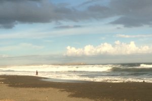 Big waves at Hiratsuka Beach