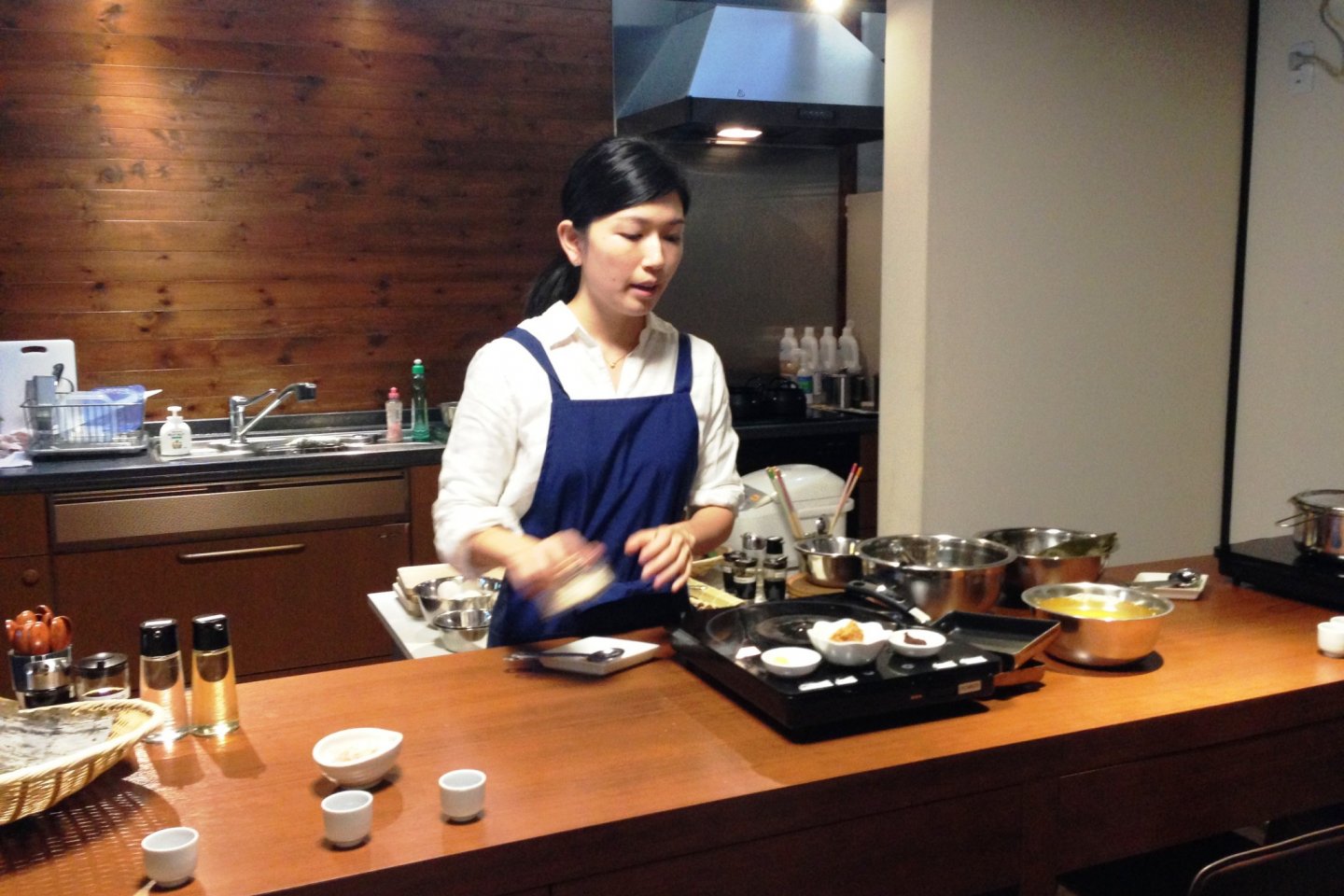Akiho-san is one of 7 chefs at Cooking Sun. You'll usually be split into teams of two people and you can expect a lot of fun!