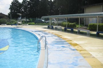 Shaded benches flanking tots pool