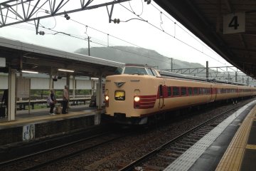 <p>ส่วนในที่มาจาก Osaka คุณสามารถมาเมือง Kinosaki onsen ได้โดยรถด่วน LTD Konotori นั่งสบายต่อเดียวถึงอีกเช่นกัน ใช้เวลาประมาณ 2 ชั่วโมง 40 นาทีครับ</p>
