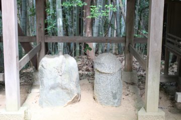 <p>One of the biggest sets of fertility stones at Asuka Niimasu Shrine. There are a couple of... bigger ones</p>