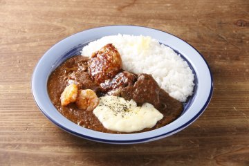 All-in-one Curry &ndash; beef, pork, chicken, shrimp and cheese