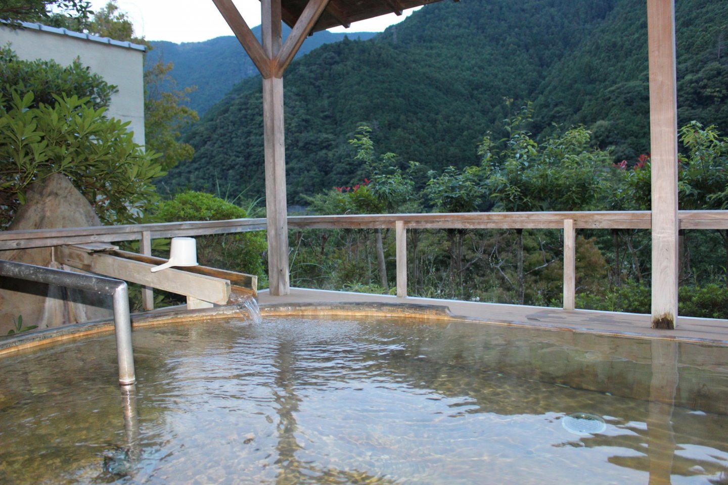 The outdoor cedar wood bath at Sugi no Yu Hotel