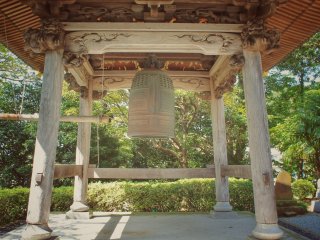 Chiếc chuông ở chùa Hosen