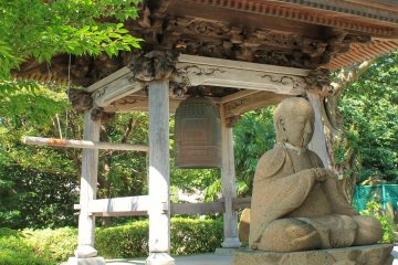 <p>Stone Buddha and bell at Hosen-ji</p>