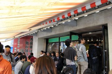 <p>Busy queue at the shop-front.</p>
