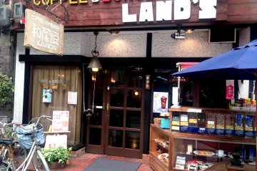 <p>Coffee and Burger Land&#39;s at Kishiwada</p>