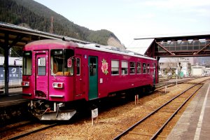 Nagaragawa Railway at Gujo-Hachiman