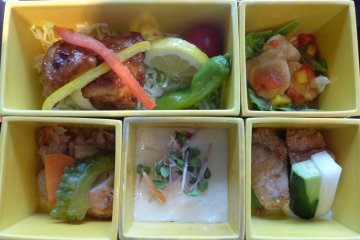 <p>This was part of my extravagant and excellent lunch in the Arita Gallery</p>
