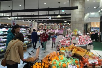 The supermarket level in the new station.
