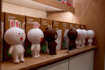 <p>Figurines of Cony, Brown and Moon&nbsp;</p>