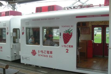 <p>รถไฟอิจิโกะ(รถไฟสตรอเบอร์รี่)</p>