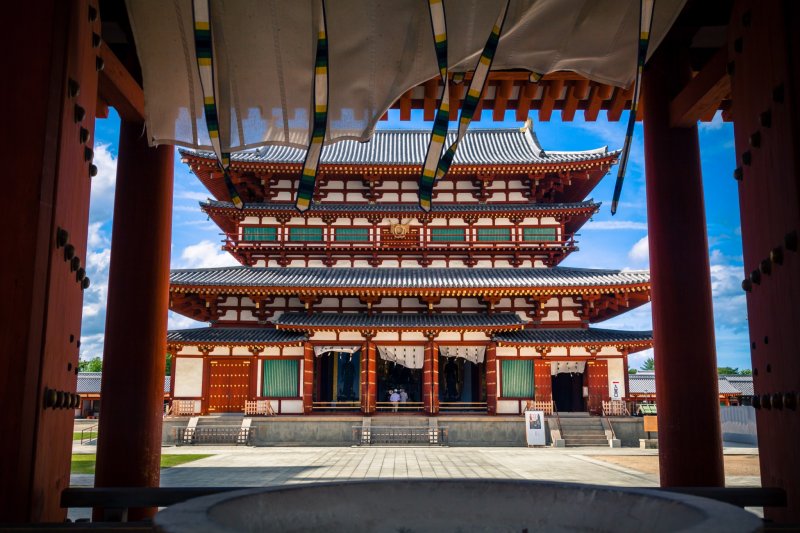 <p>Главный холл храма Yakushiji, репродукция - после того, как оригинал сгорел при пожаре</p>