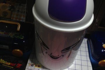 <p>My best find in one of Character Street stores: Dragon Ball&#39;s Frieza trash bin.</p>
