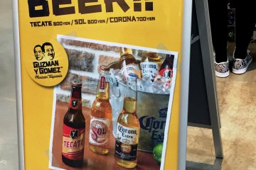 <p>Вы также можете выпить мексиканского пива (на кассе есть также вездесущее крафтовое Cervesa de los Muertes)</p>