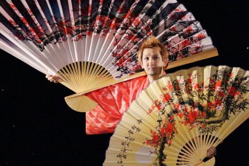 <p>Catch a traditional Edo-era magic show</p>