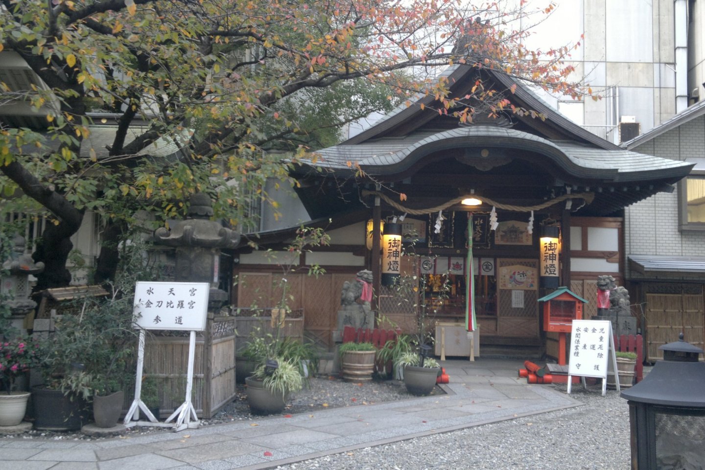 Suitengu Kotohiragu, one of the newly-enshrined shrine in Tsuyu no Tenjinja area