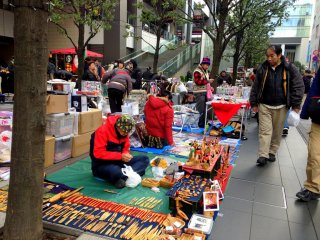 Several vendors possess artistic skills, crafting wooden accessories as souvenir items
