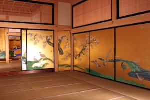 Peintures sur portes coulissantes au château de Nagoya