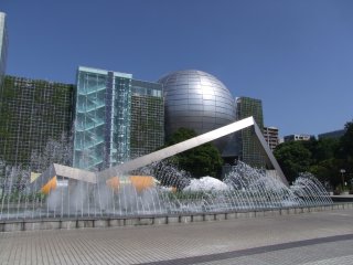 Bảo tàng khoa học bên trong công viên