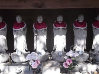 Patung-patung buddha