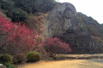 พระพุทธรูปไดบุตซึตเป็นส่วนหนึ่งของโนะโคะกิริยะมะ (Nokogiriyama)