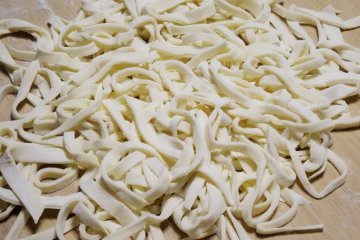 The noodles must be untangled before they are cooked