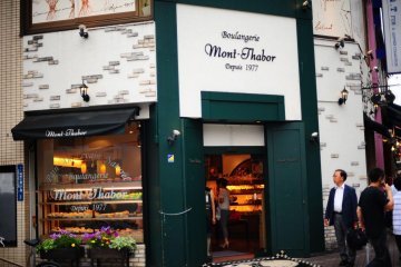 ร้าน Mont Thabor ร้านเบอเกอรี่ที่ได้รับรางวัลดีเด่น ขนมเรืองชื่อของที่นี่คือ ขนมปังนมฮอกไกโด